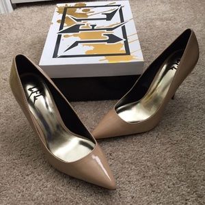 Womens LFL Eletrik Brand Nude Pumps Size 8.5 M New.